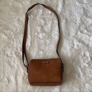 Roots Crossbody Cognac Leather Bag *NWOT*